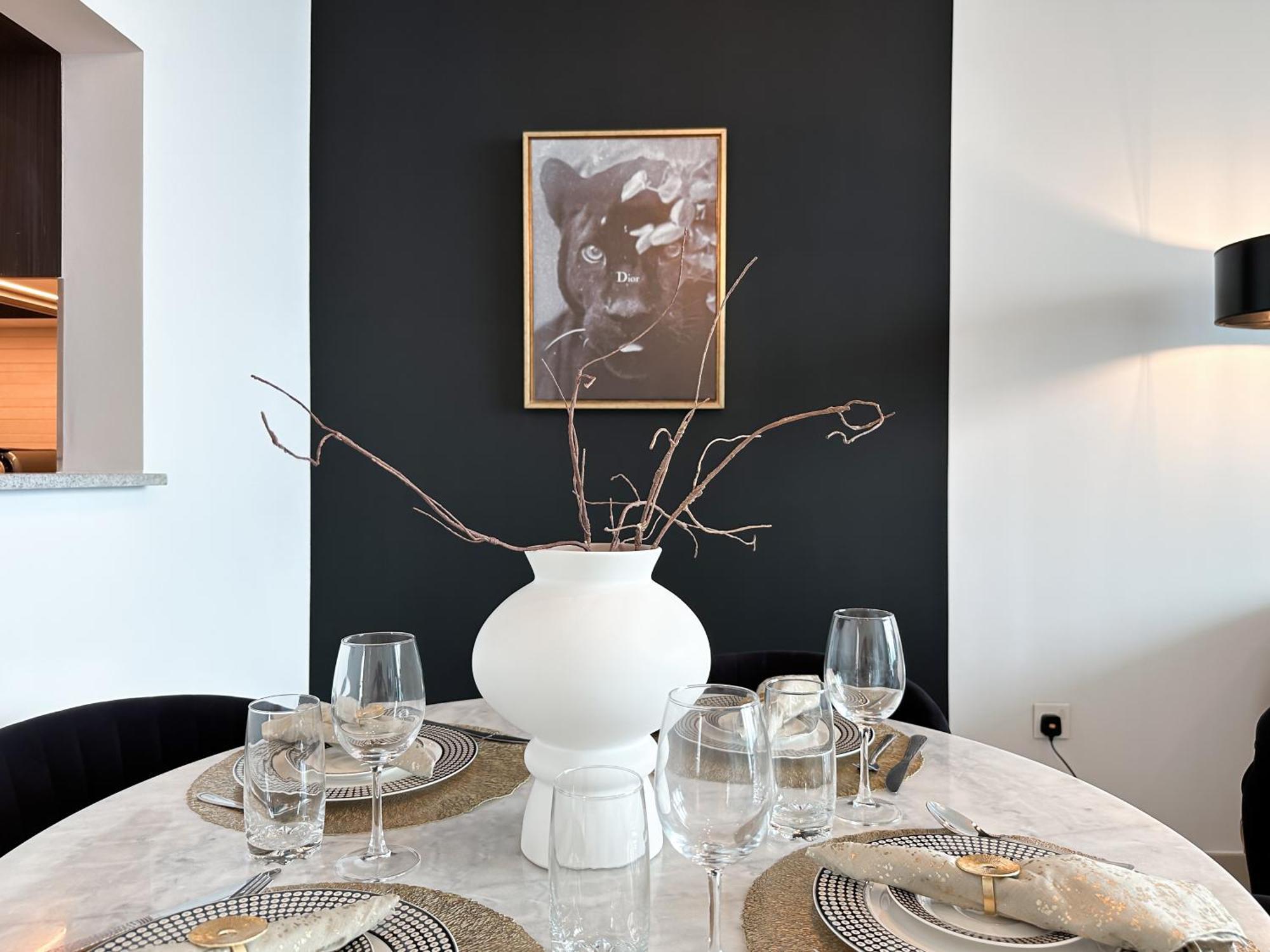 Stylish 2 Bedroom Dior-Inspired Apartment Connected To Dubai Mall Dış mekan fotoğraf